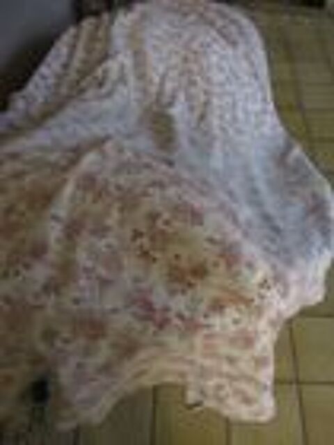 Grand drap molletonné fleuri blanc  et fleurs violettes 0 Mérignies (59)