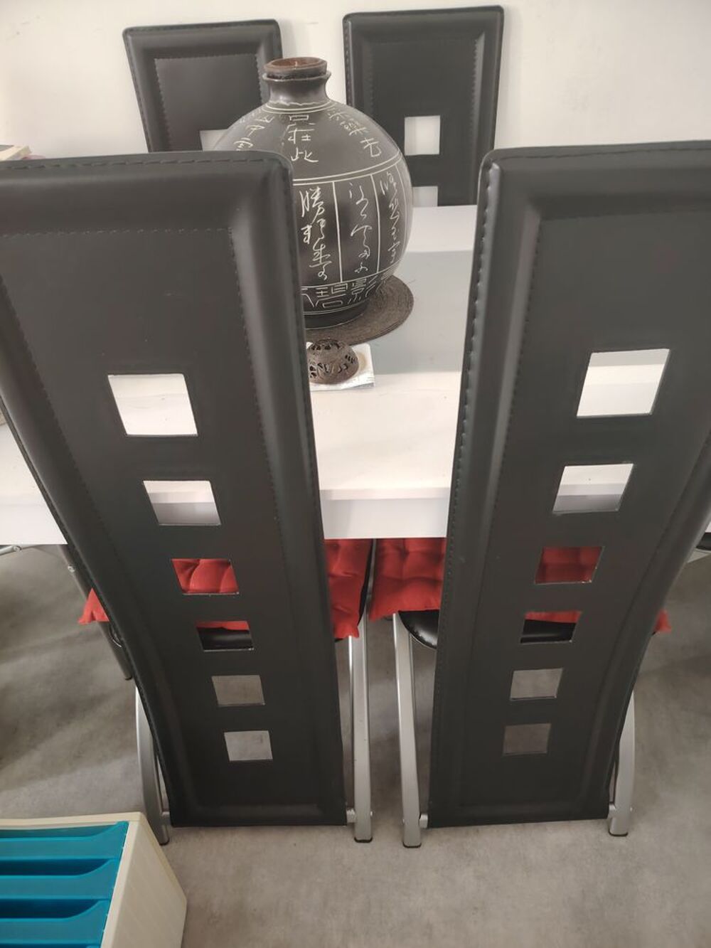 TABLE SALLE A MANGER+6 CHAISES Meubles