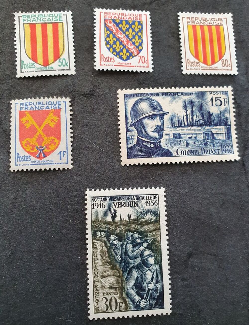 Entre 1044 et 1053 timbres avec charni&egrave;re 50 c 