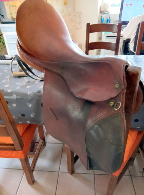 Selle d'équitation cuir mixte 50 16320 Chavenat