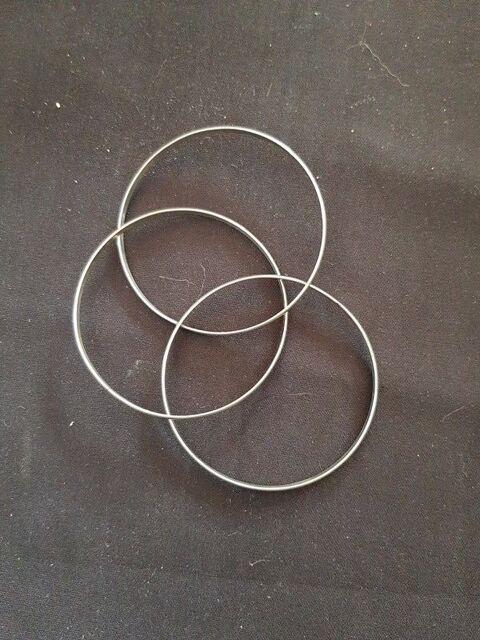 3 bracelets argent trs bon etat ils sont lis 2 e 2 Viriat (01)