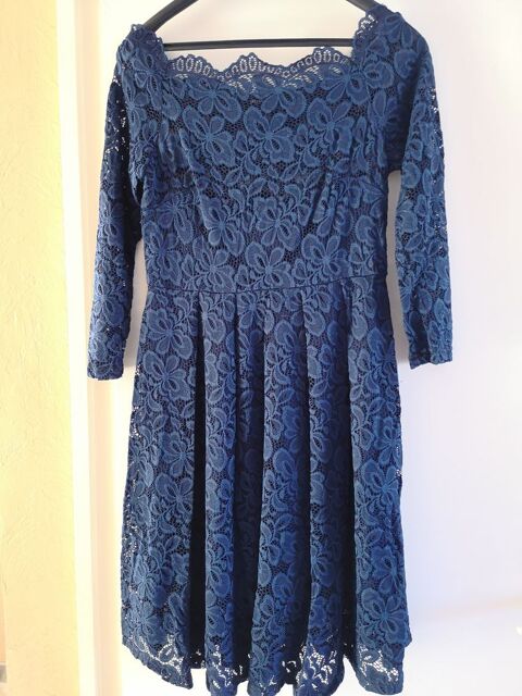 Robe bleu marine dentelle d�collet� 50 Le Cannet (06)