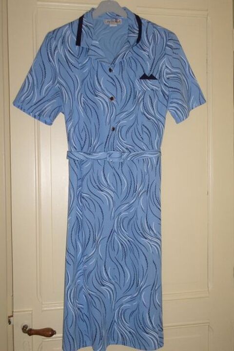 Robe coloris bleu avec motifs 15 Lourdes (65)