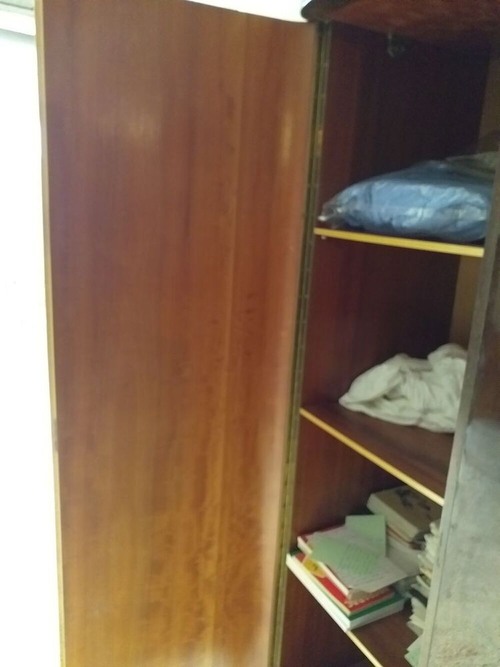 Armoire bois laqu&eacute;e noire Meubles