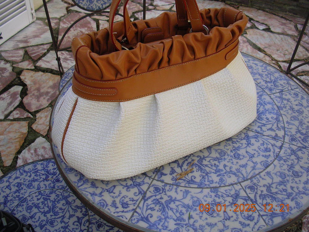Sac &agrave; ,main pour femme Maroquinerie