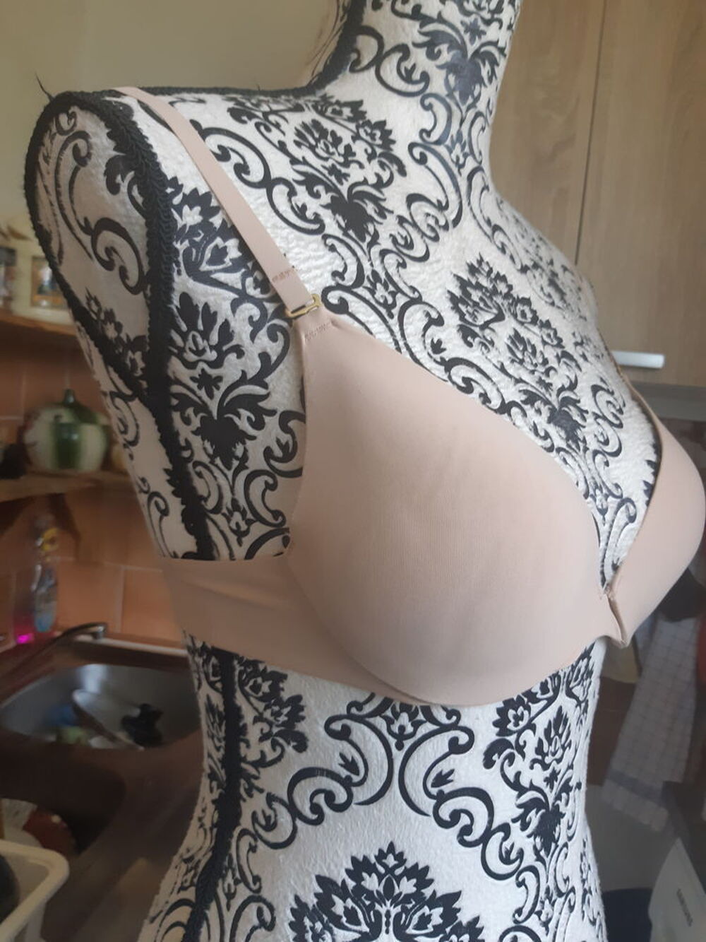 soutien gorge nude chair armature ETAM TAILLE 90 B
Vêtements