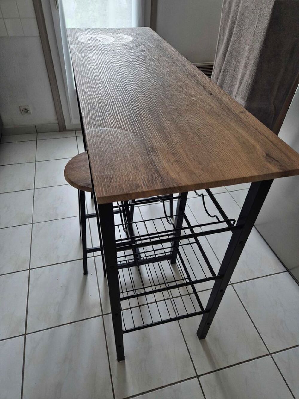 table mange debout avec 2 tabourets Meubles