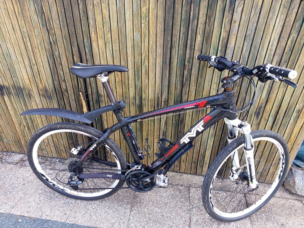 VTT &eacute;quip&eacute; VTC marque TVT cadre carbon Vélos