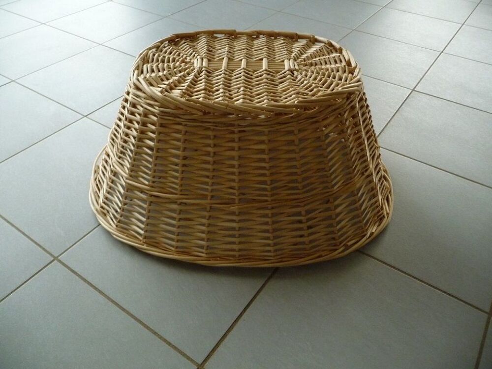 Grande corbeille &agrave; linge ou autre en rotin Décoration