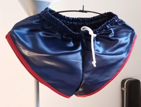 Short Nylon satin Vintage bleu marine/rouge Taille S 40 
27 Lyon 3 (69)