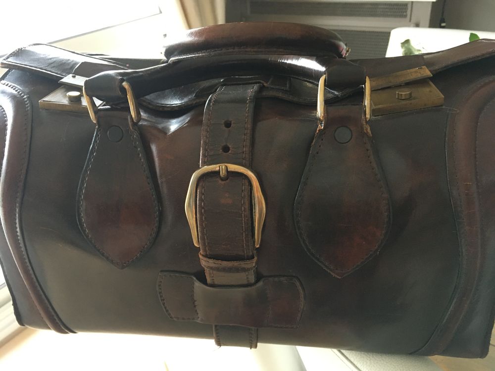 Sac de voyage vintage en cuir sign&eacute; C&Eacute;LINE Paris; Maroquinerie