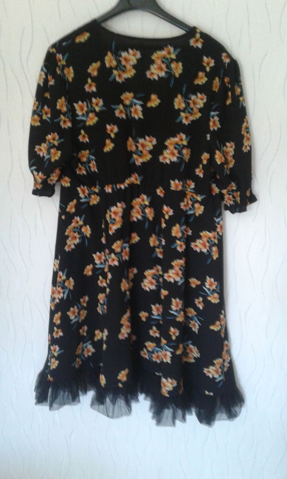 Robe d'&eacute;t&eacute; fleurie T. 44 Vêtements