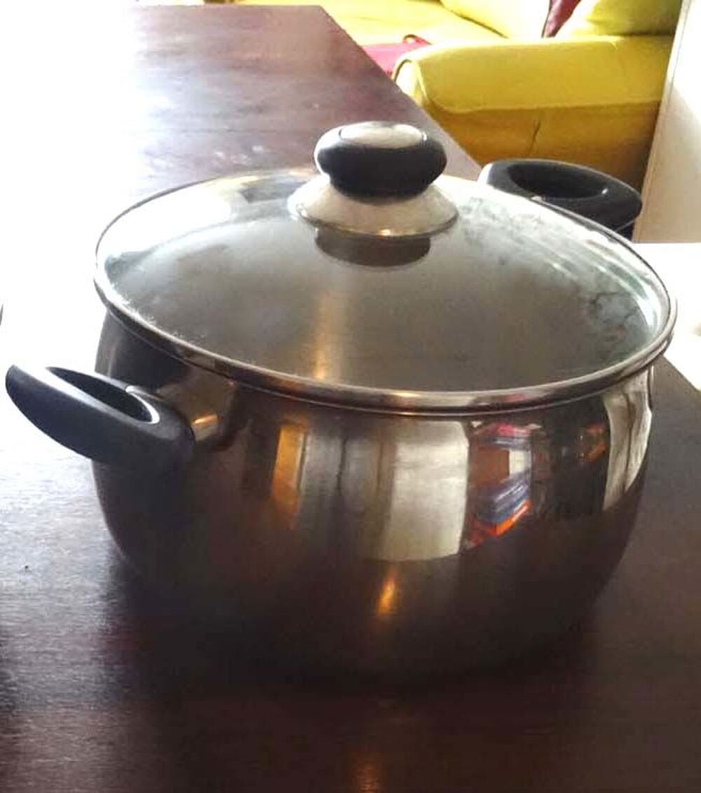 Faitout inox d.24cm, tous feux dont induction. TBE Cuisine