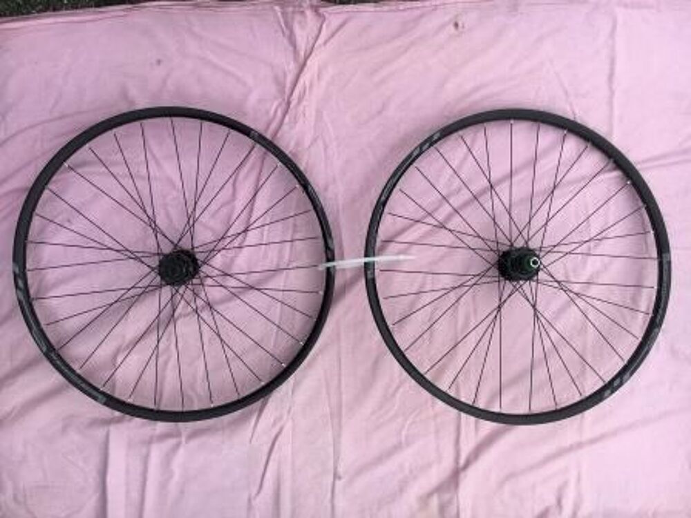 2 roues Mach 1 neo disc 29' neuves Vélos