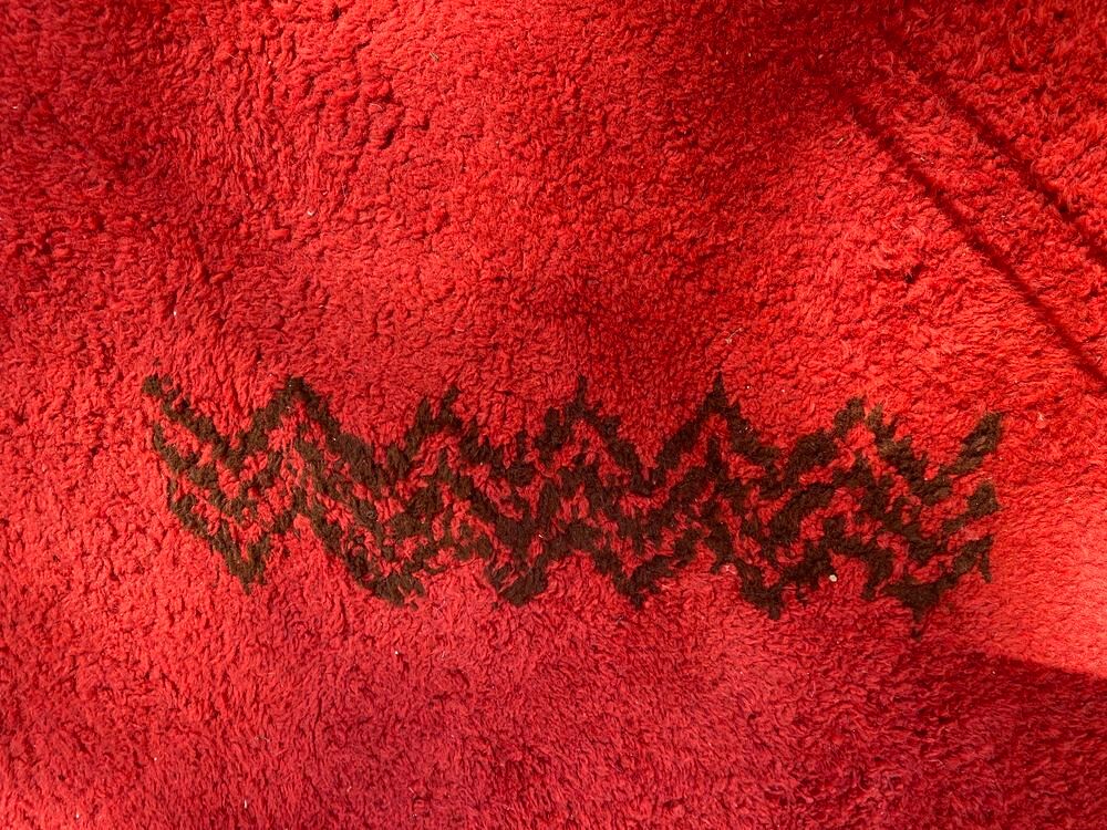 Grand tapis 100% laine tres joli rouge en ex etat Décoration
