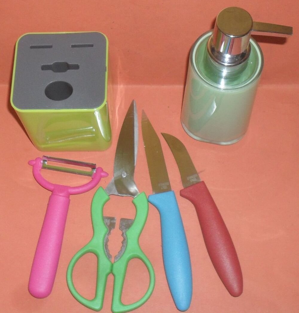 Lot d'ustensiles de cuisine. Electroménager