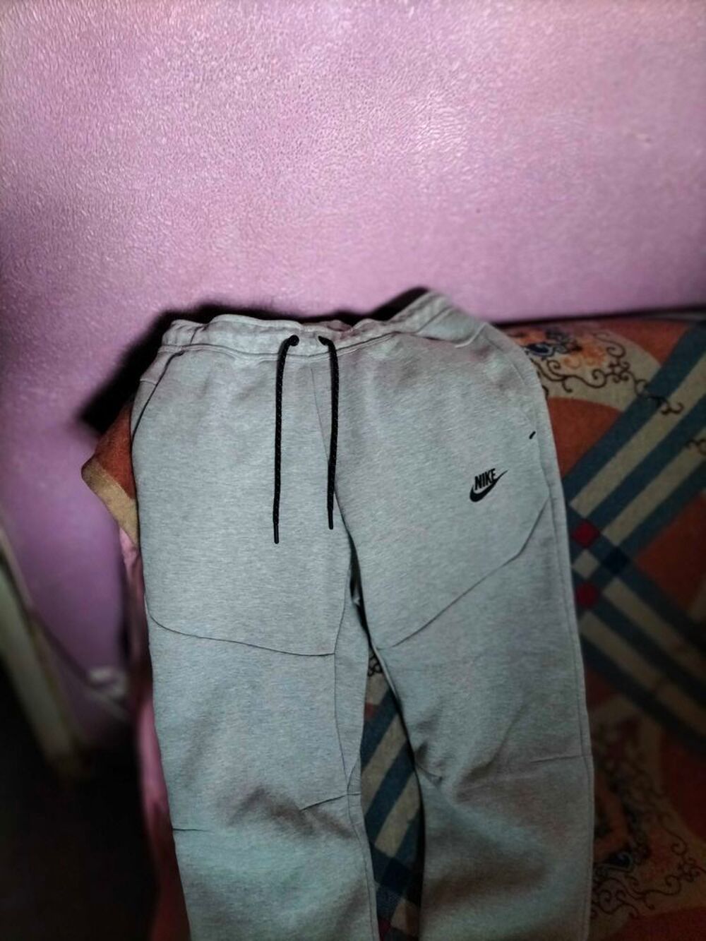 pantalon jogging Nike taille S tr&egrave;s bon &eacute;tat Vêtements