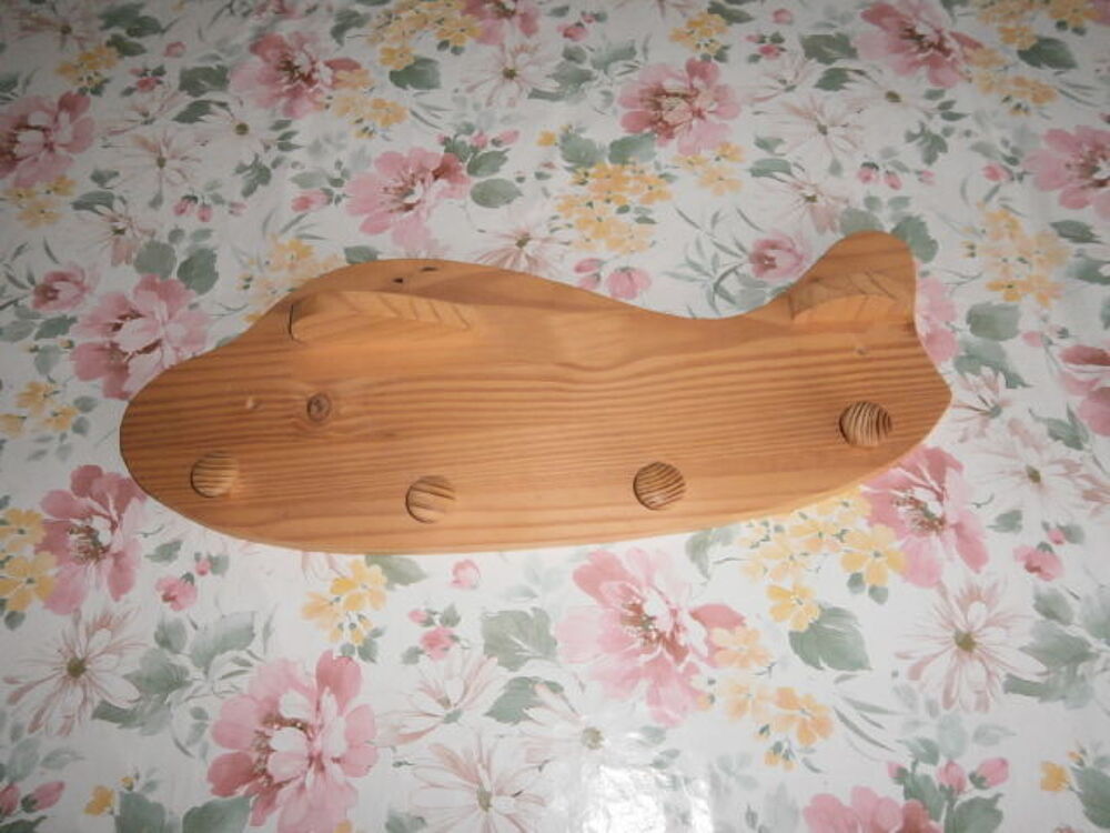
Porte-manteaux bois forme avion pour enfants Décoration