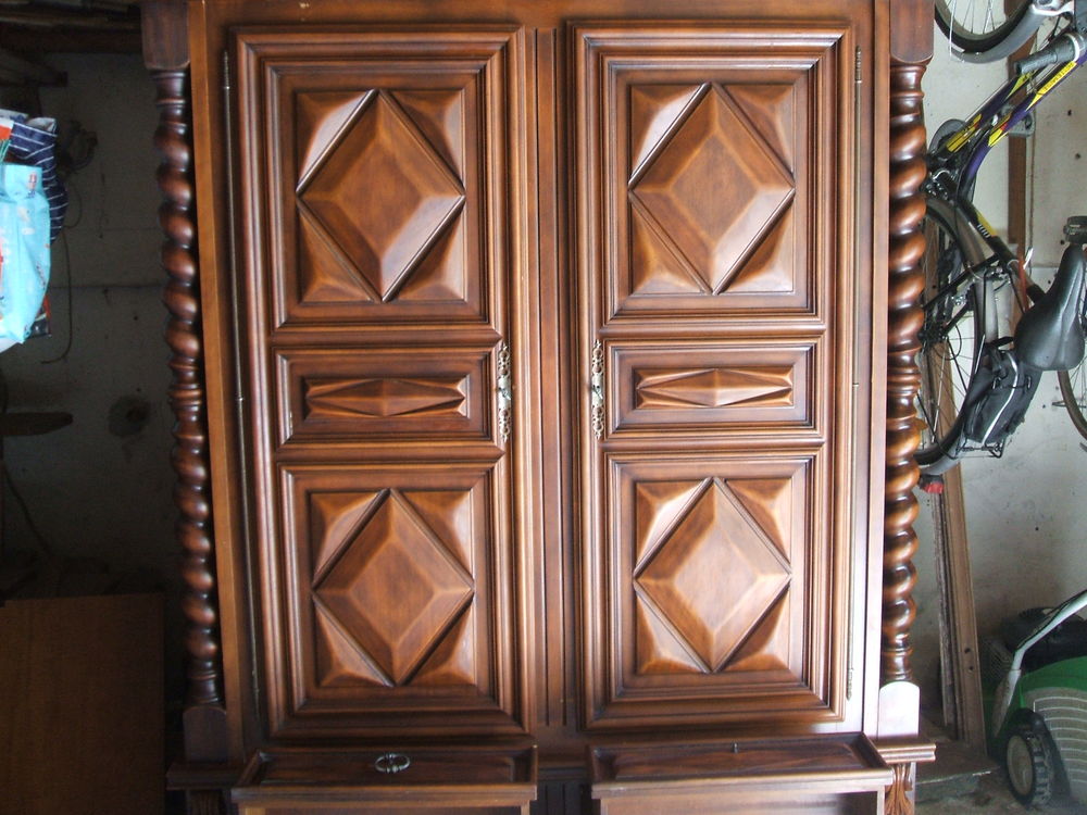 ARMOIRE +LIT +TABLE DE CHEVET Meubles