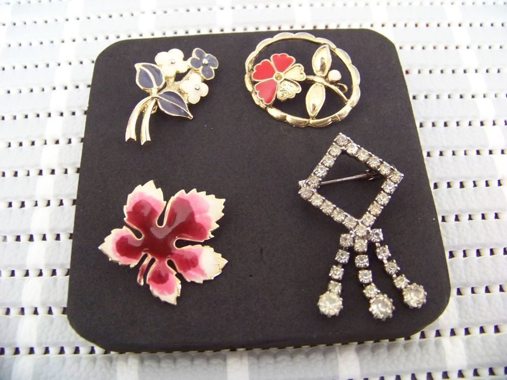 Broches Ann&eacute;es 1970 Bijoux et montres
