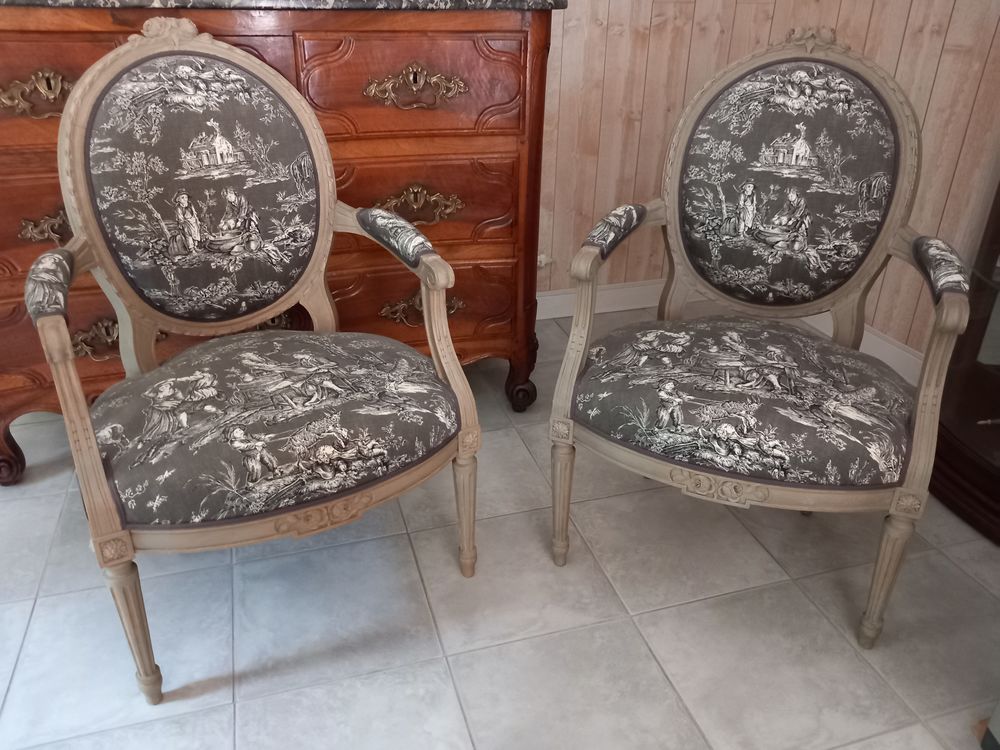 Paire Fauteuils anciens de style Louis XVI Meubles