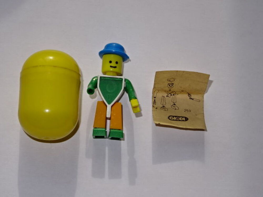 jouet kinder surprise avec son oeuf et sa notice 