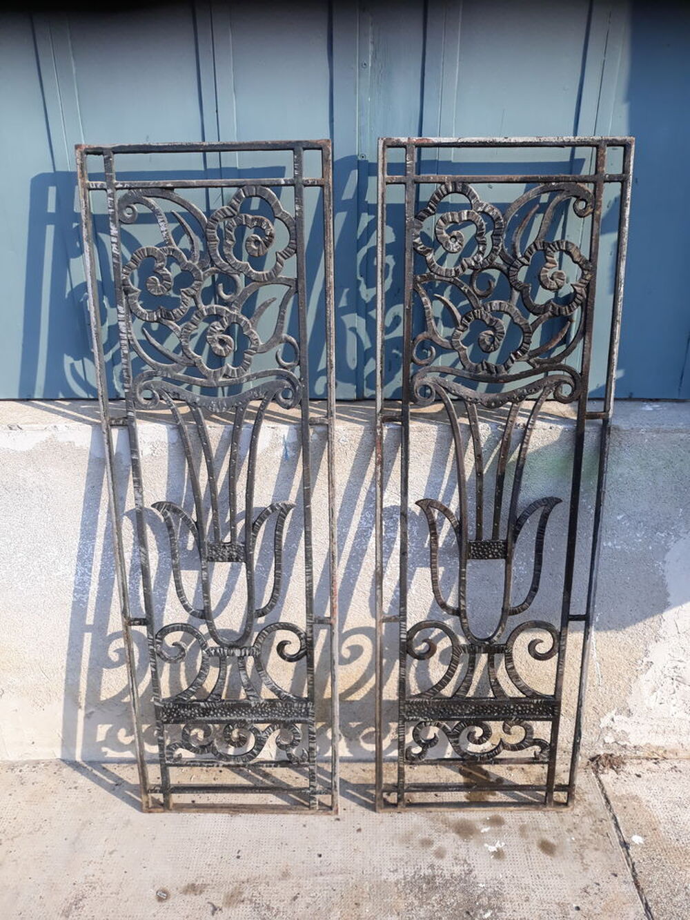 deux grilles fer tres beaux motifs Décoration
