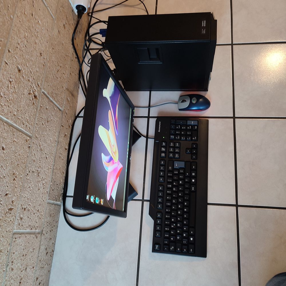 Petit Ordinateur Dell complet Ecran+Clavier+Souri Windows 11 Matériel informatique