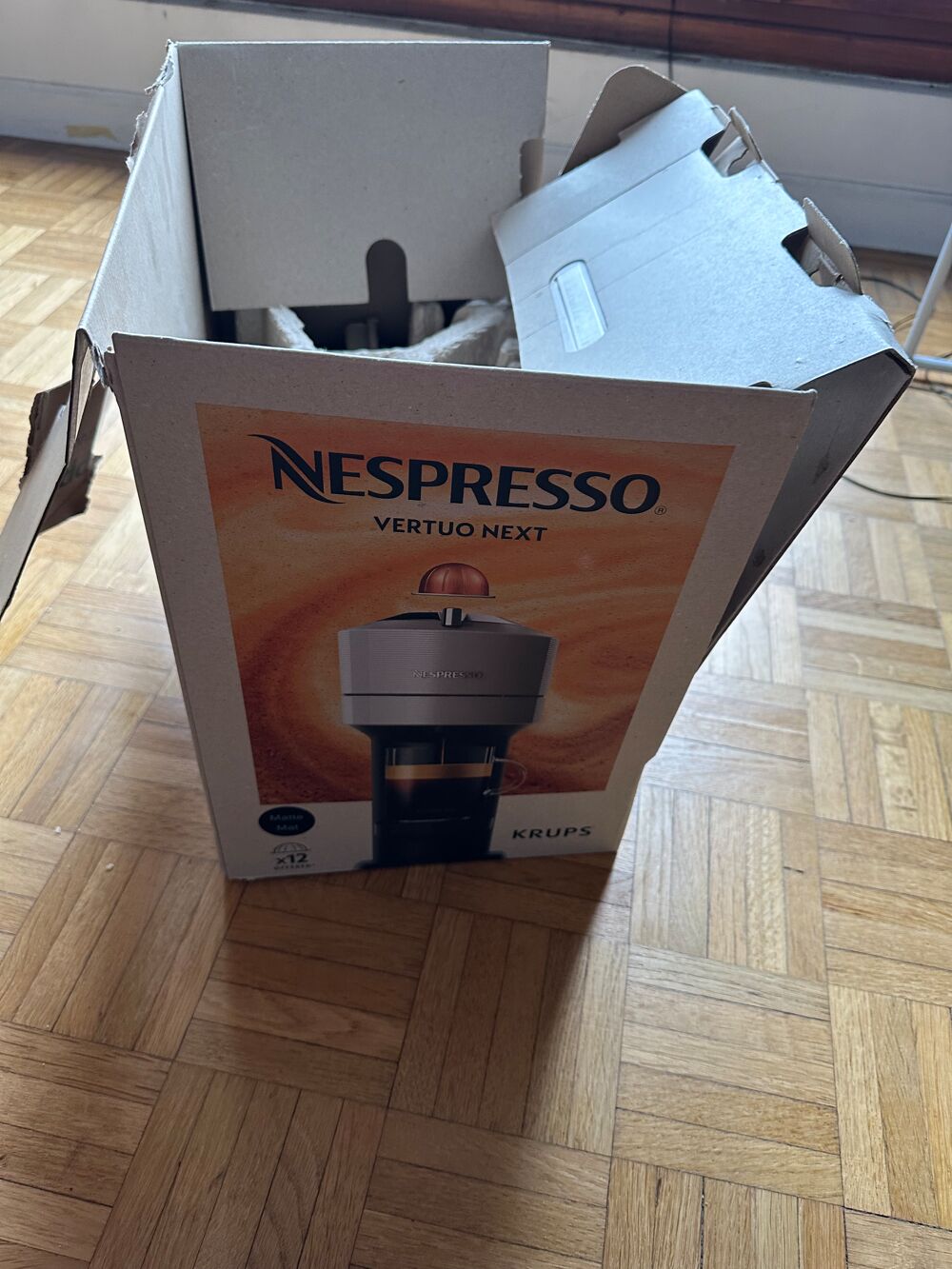 Machine Nespresso Vertuo &agrave; moiti&eacute; prix Electroménager