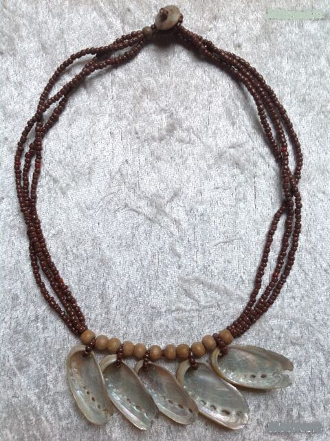COLLIER ORIGINAL 3 RANGÉES DE PERLES et 5 ORMEAUX Envoi Poss 5 Trégunc (29)
