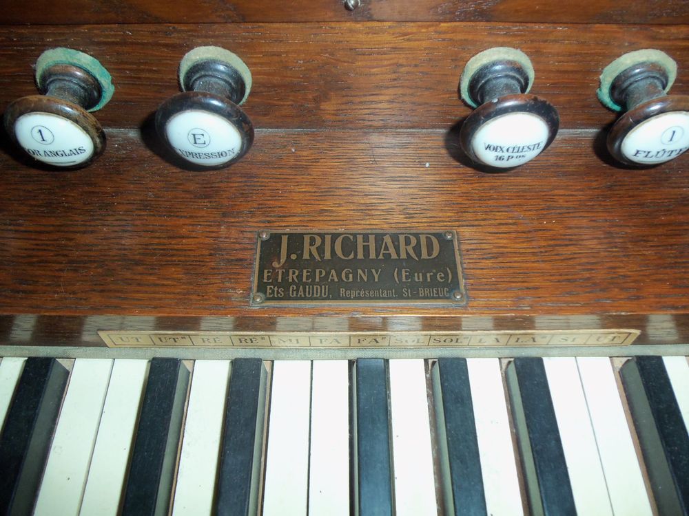 HARMONIUM d' &eacute;glise J.RICHARD ETREPAGNY
L 126 P 52 H 100 Instruments de musique