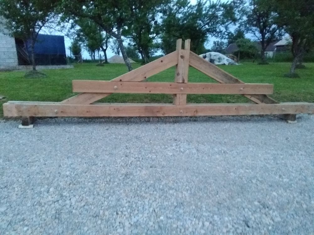 charpente en bois tr&egrave;s bon &eacute;tat, 5880 de long 1400 de haut Bricolage