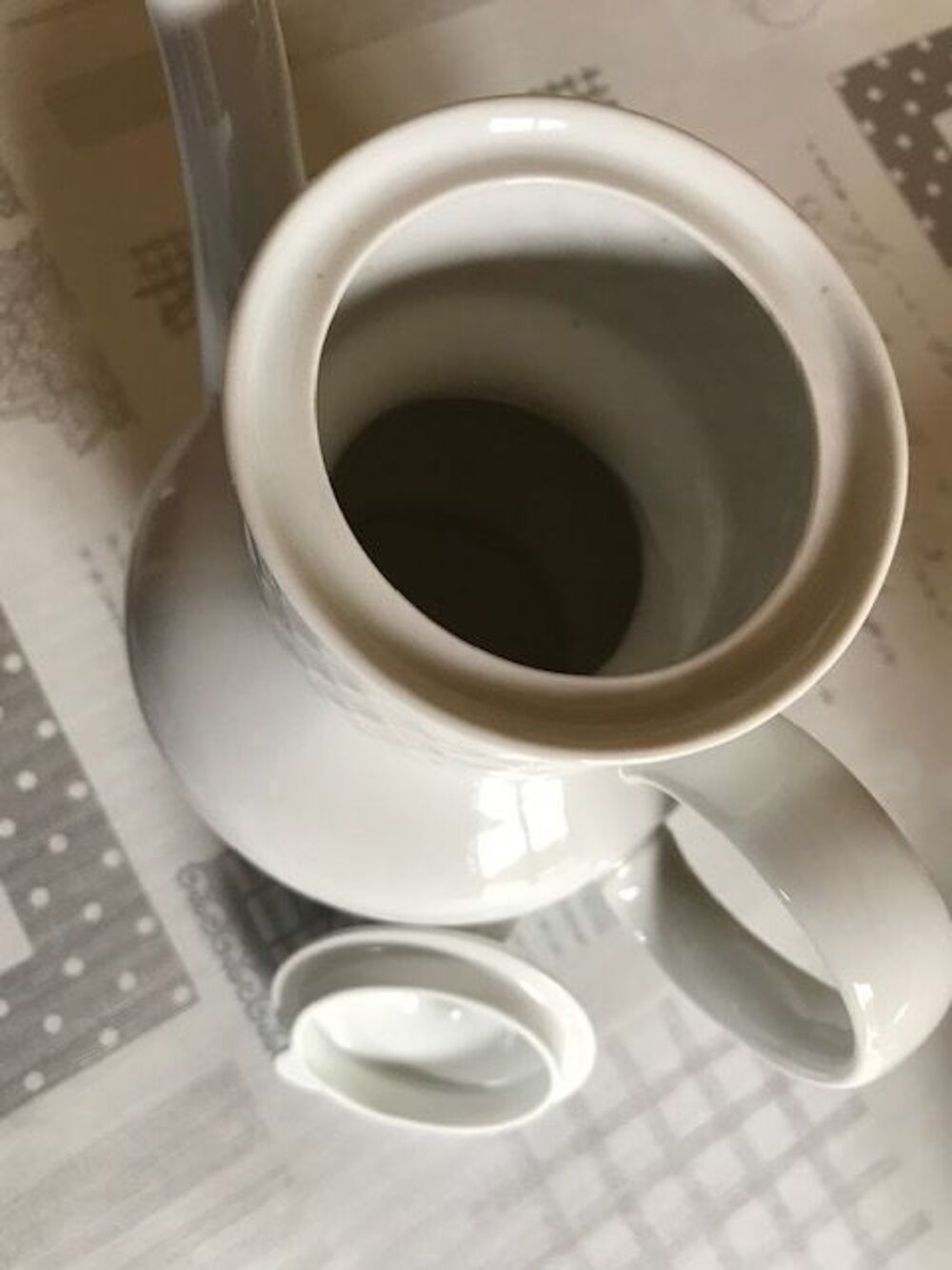 Cafeti&egrave;re en porcelaine blanche Cuisine
