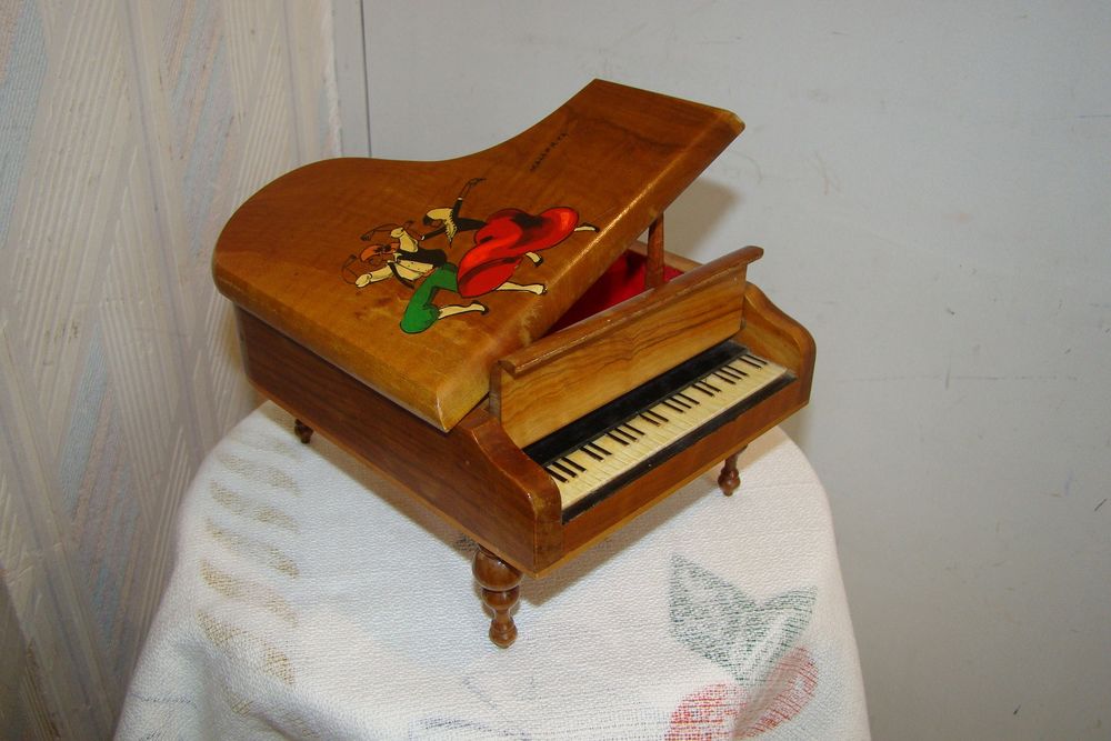 Bo&icirc;te &agrave; bijoux musicale REUGE - ann&eacute;es 1960 