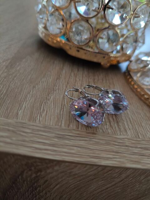Boucles d'oreilles femme plaqu or blanc rhodi et cristaux 40 Sillingy (74)