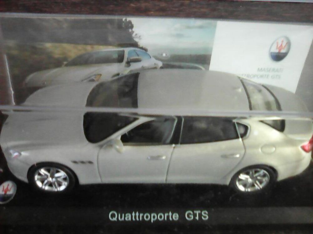 Voiture Maserati Quatropporte GTS Mod&egrave;le r&eacute;duit 