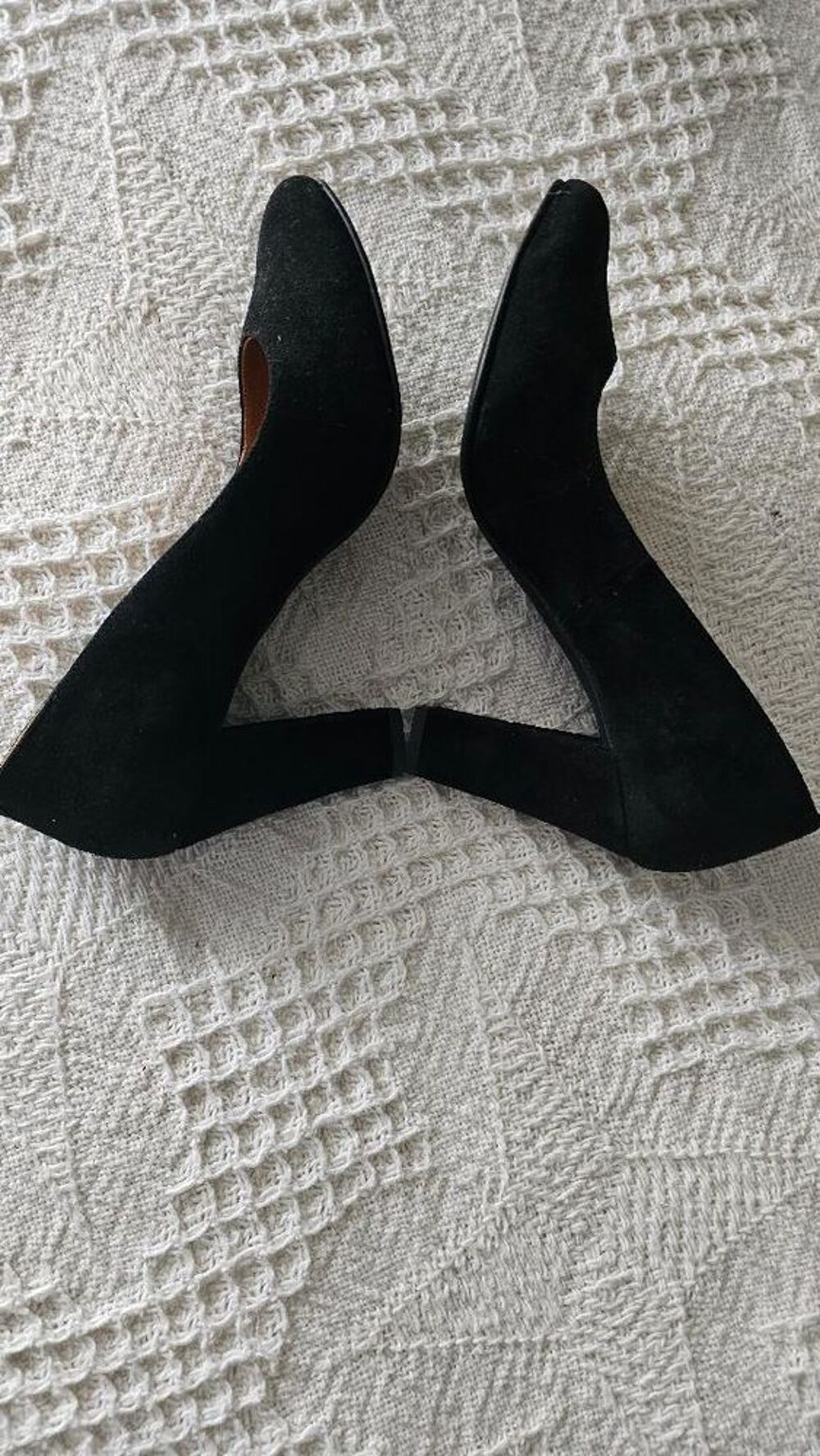 Escarpin Femme tout cuir int&eacute;rieur cuir, dessus daim T.39.
Chaussures