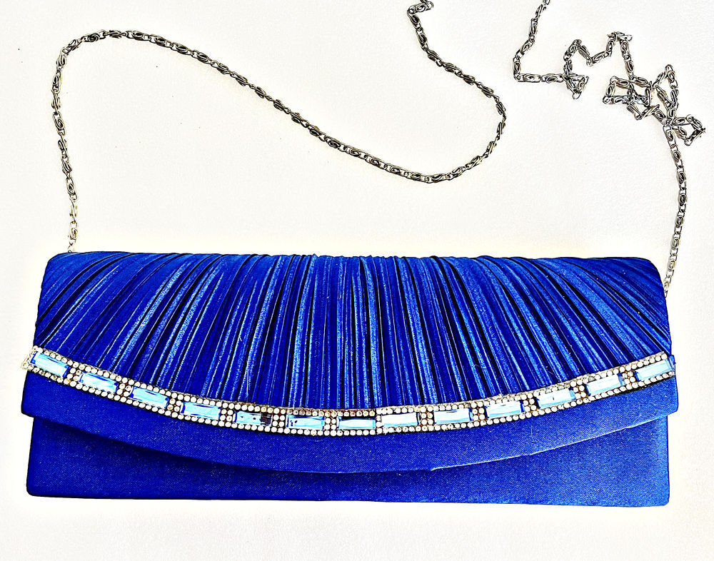jolie pochette soir&eacute;e ou mariage en satin bleu roi Maroquinerie
