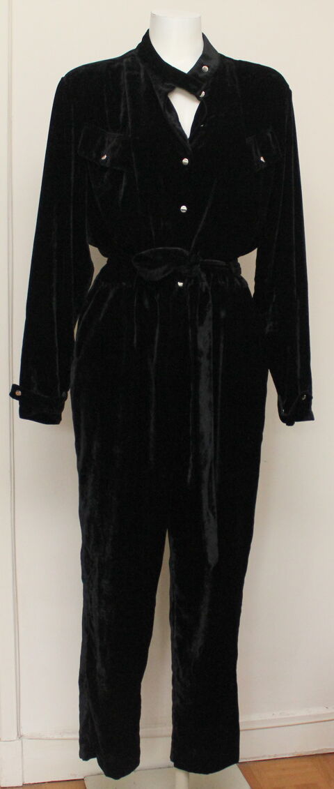 combinaison velours noir CLAUDIE PIERLOT
T .40 Fr 140 Issy-les-Moulineaux (92)