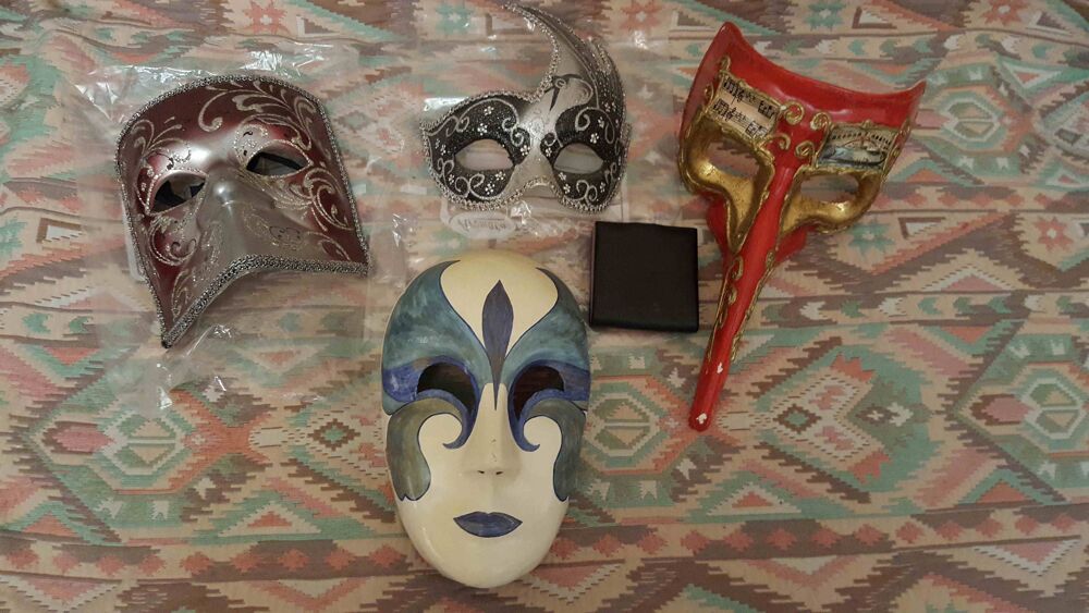 Lot de 4 masques de Carnaval de Venise 
