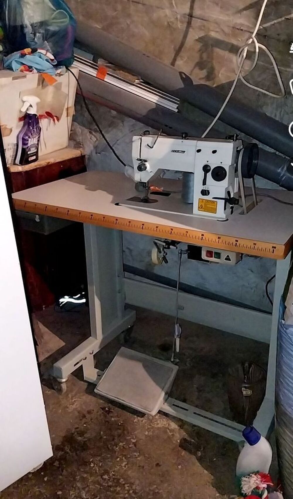Machine &agrave; coudre professionnelle Meubles