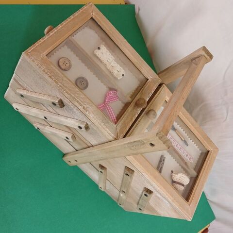 boite  couture travailleuse 75 Vendeuvre-du-Poitou (86)