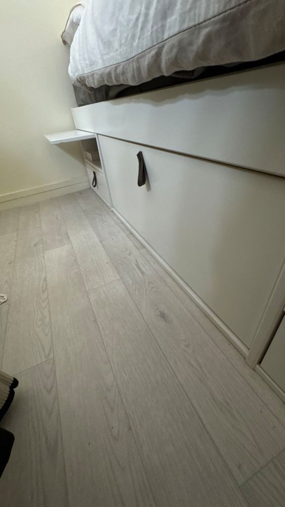 Lit 140x200 cm nombreux rangements int&eacute;gr&eacute;s - parfait &eacute;tat Meubles