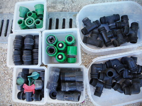 LOT DE NOMBREUX ACCESSOIRES D'ARROSAGE 30 Mazan (84)