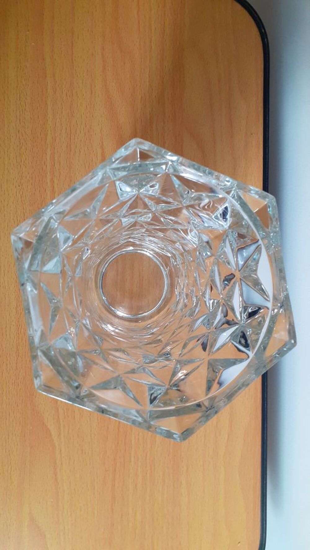 Vase en verre blanc cisel&eacute; Décoration