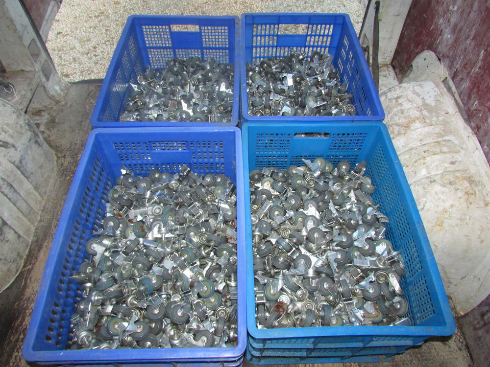  stock de Roulettes pivotantes avec frein deux diam&egrave;tres Bricolage