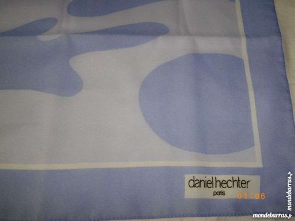 joli foulard neuf marque Daniel HECHTER DE PARIS 12 euros Bijoux et montres
