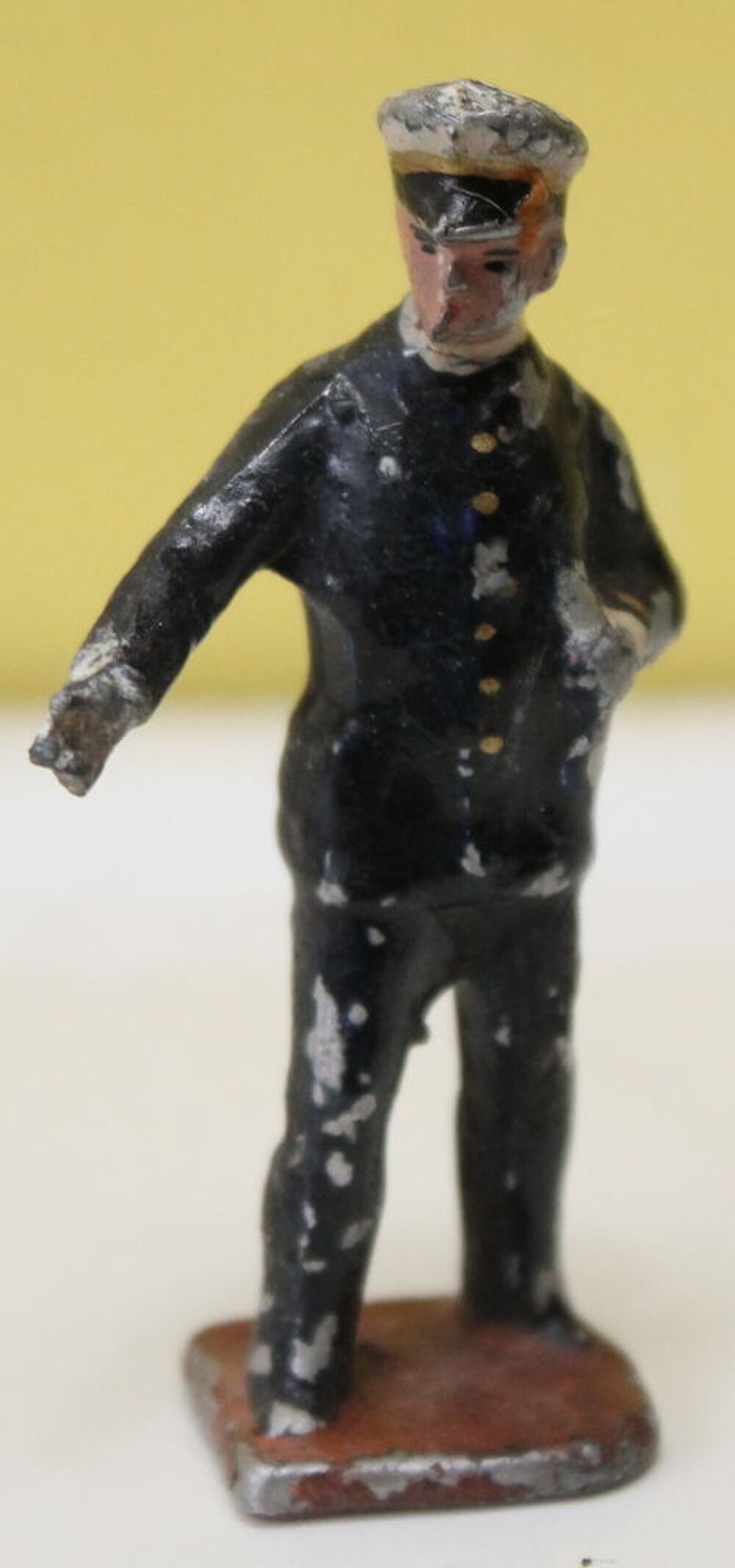 Figurine capitaine de marine en plomb
britains ? Jeux / jouets