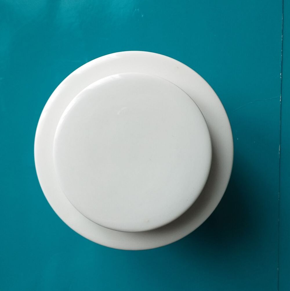 Sucrier ou pot couvert en porcelaine blanche made in germany Décoration