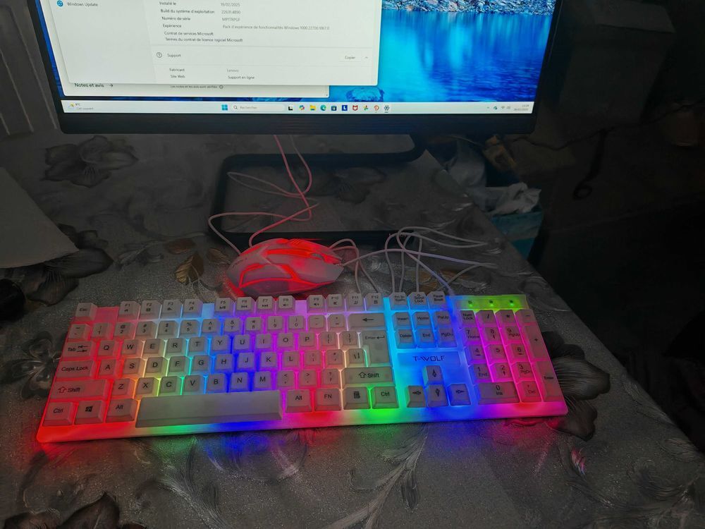 pc Lenovo fix complet tout en un tactile plus clavier lumineux Matériel informatique